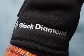 手首の刺繍「Black Diamond」