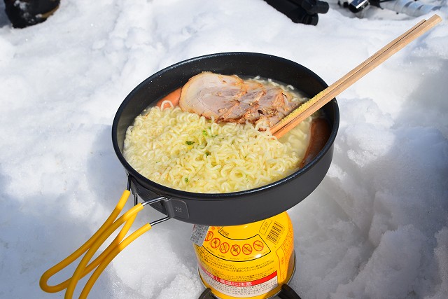 アルパイン フライパンでインスタントラーメン