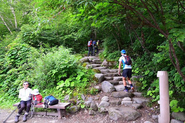 中飯場から見た室堂方向の登山道