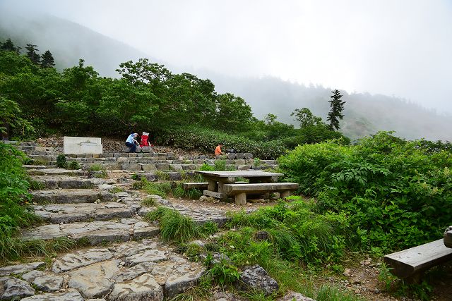 旧避難小屋跡の広場