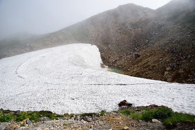 千蛇ヶ池の雪渓