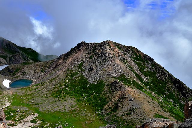 御前峰から眺めた剣ヶ峰