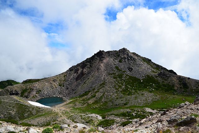 御宝庫から眺めた剣ヶ峰