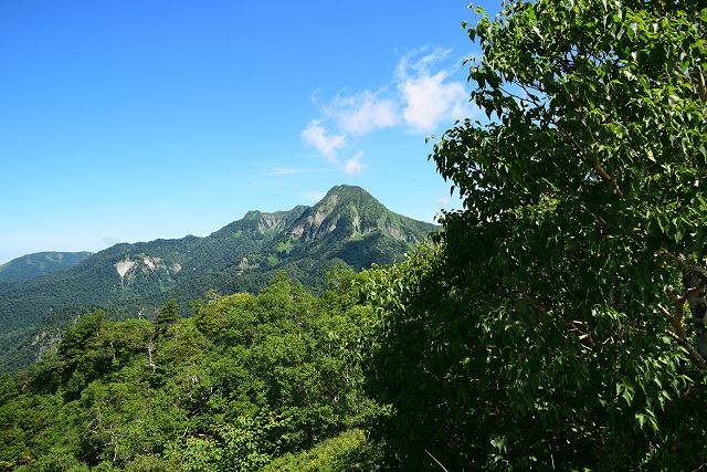 戸隠山 山頂から眺めた戸隠連峰の最高峰「高妻山」