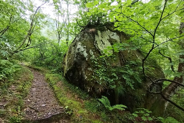 大岩（満貫岩）