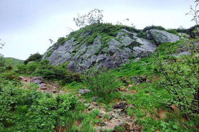 鏡岩（風見鶏の大岩）