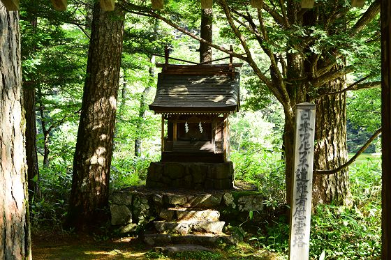 穂高神社 奥宮の祠