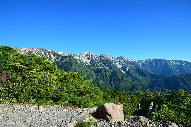 八方ケルンから眺めた白馬三山