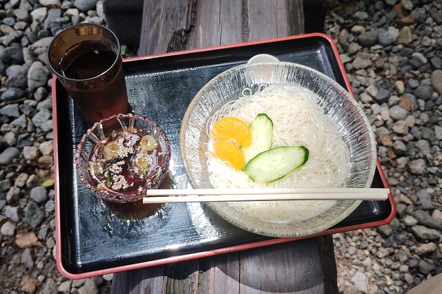 小屋名物のそうめん