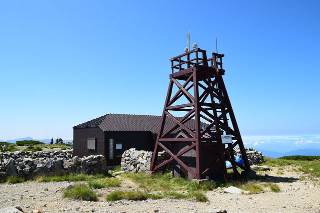 浄土山南峰にある富山大学立山施設