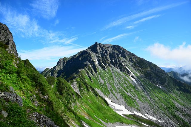 A沢のコルから眺めた南岳と獅子鼻岩