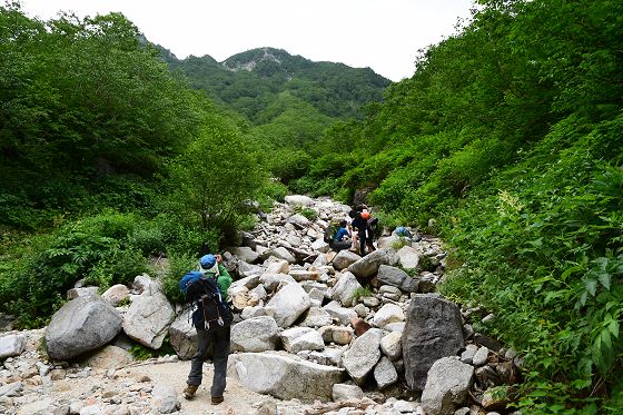 水俣乗越への道、というかガレ沢