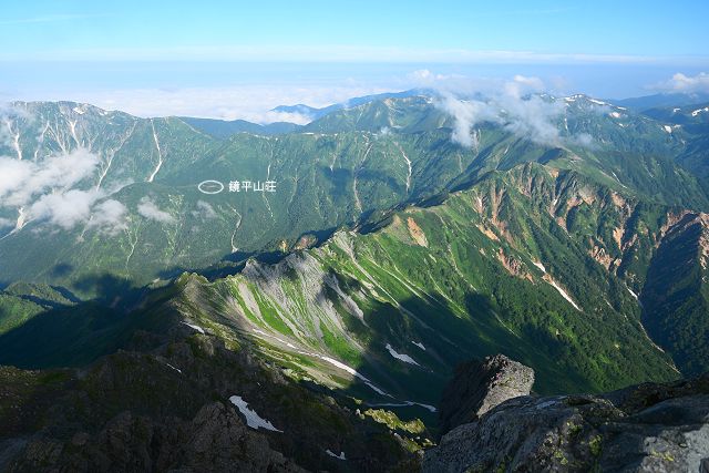 槍ヶ岳山頂から見た西鎌尾根