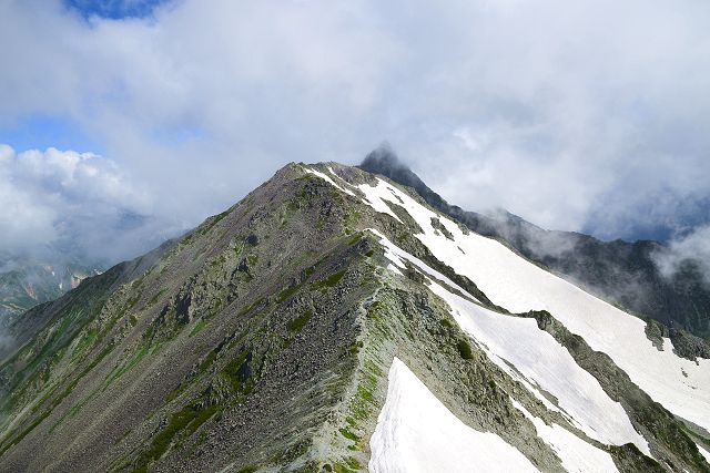 大喰岳の向こうに槍ヶ岳