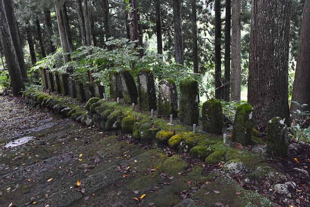 板石塔婆 五輪図形のある石造物群