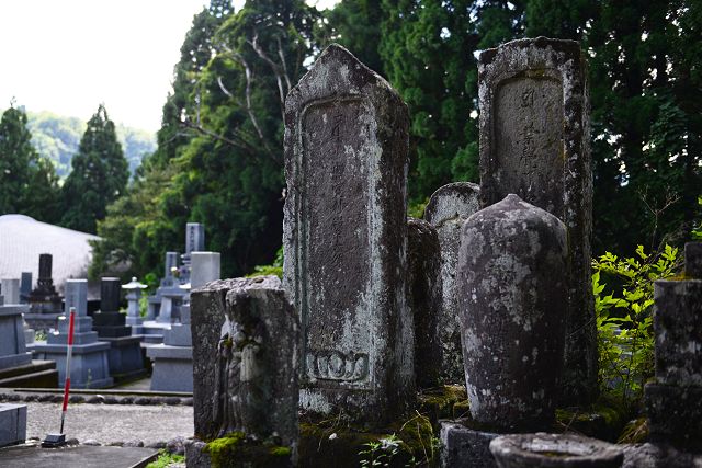 止観 墓所の板石標