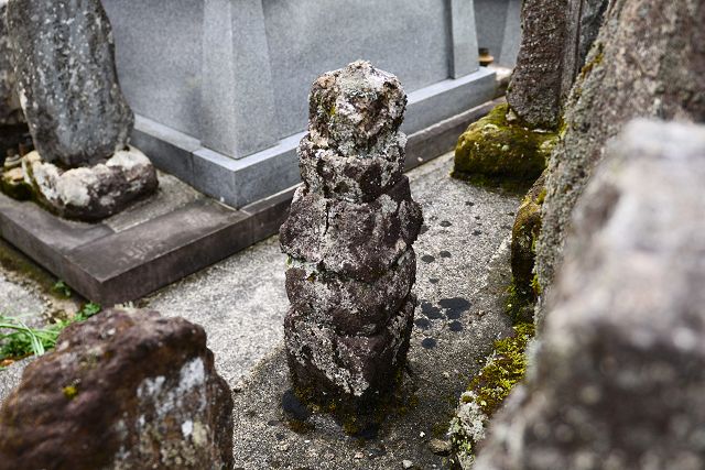 玉泉坊の一石五輪塔