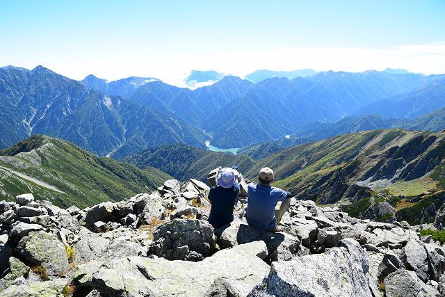 龍王岳山頂と後立山連峰