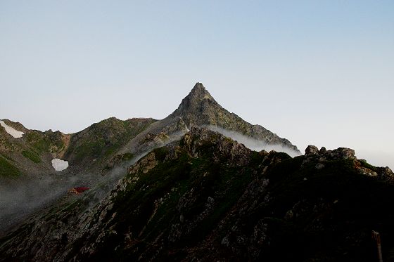 ヒュッテ大槍から見た「朝、槍ヶ岳」