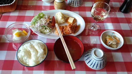 ワイン付きの晩御飯