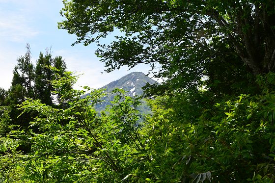 瀬戸蔵山から見る鍬崎山